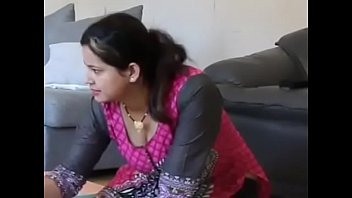 bhabhi showing boobs and butt